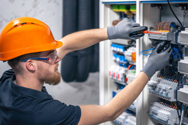 Best Affordable Emergency Electrician  in Clinton, TN