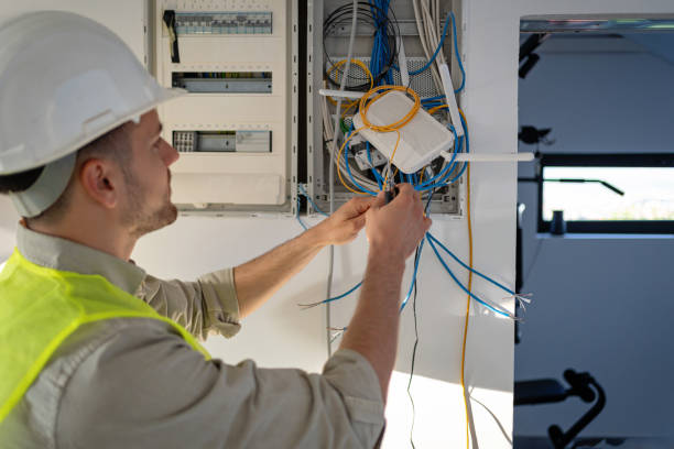 Best Commercial Electrician Services  in Clinton, TN